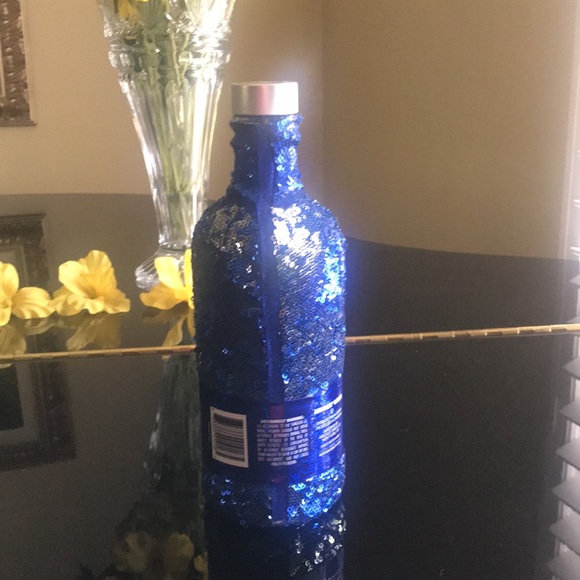 ABSOLUT Limited Edition Bottle Sleeve - Picture 4 of 7